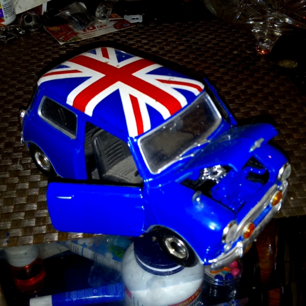CAR DIE CAST STEEL AUSTIN POWERS MINI AMAZING